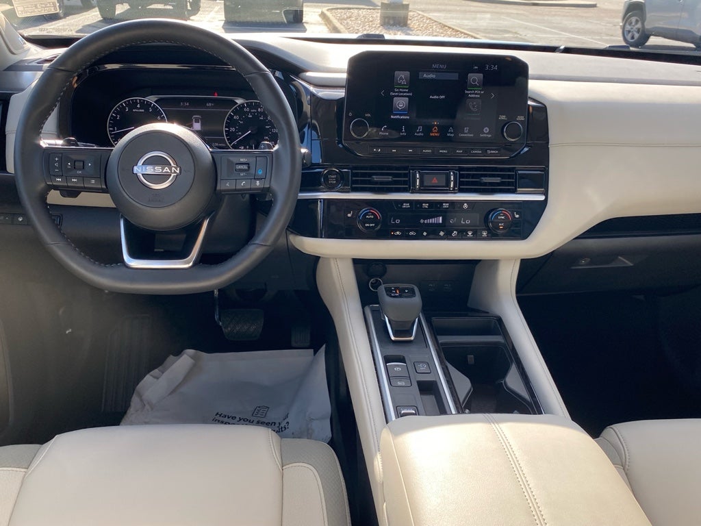 2025 Nissan Pathfinder SL