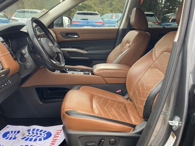 2023 Nissan Pathfinder Platinum