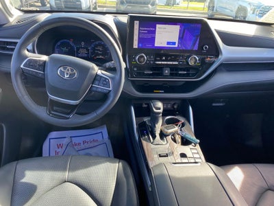 2025 Toyota Highlander Hybrid Platinum