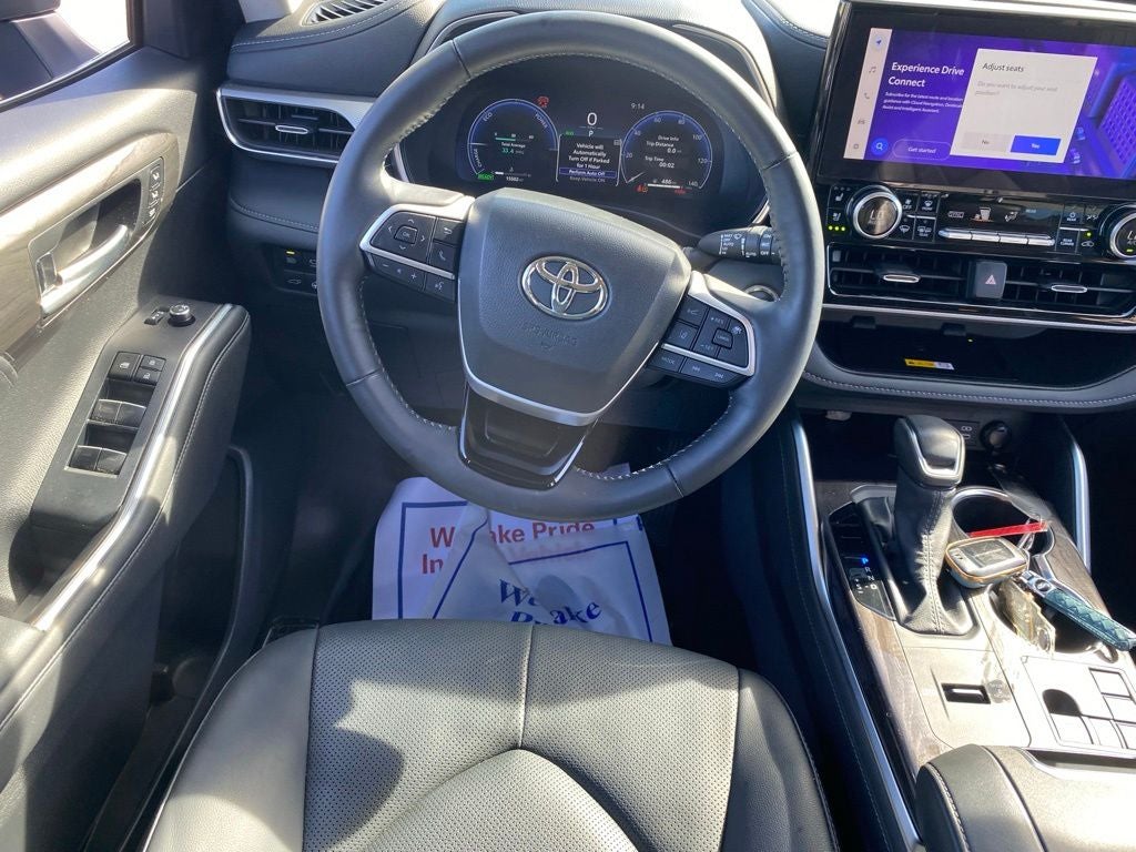 2025 Toyota Highlander Hybrid Platinum