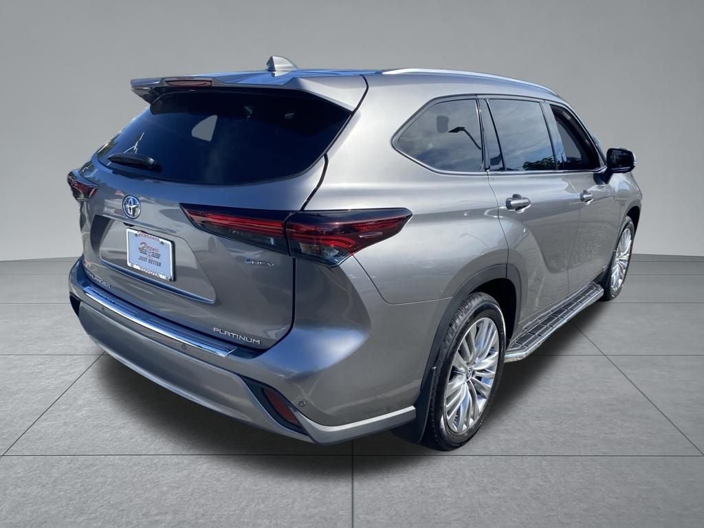 2025 Toyota Highlander Hybrid Platinum