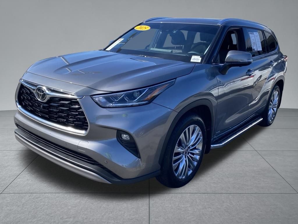 2025 Toyota Highlander Hybrid Platinum