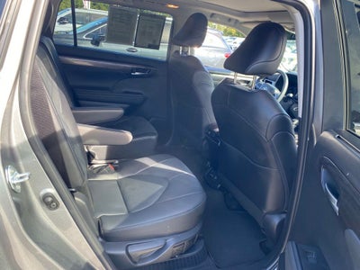 2025 Toyota Highlander Hybrid Platinum