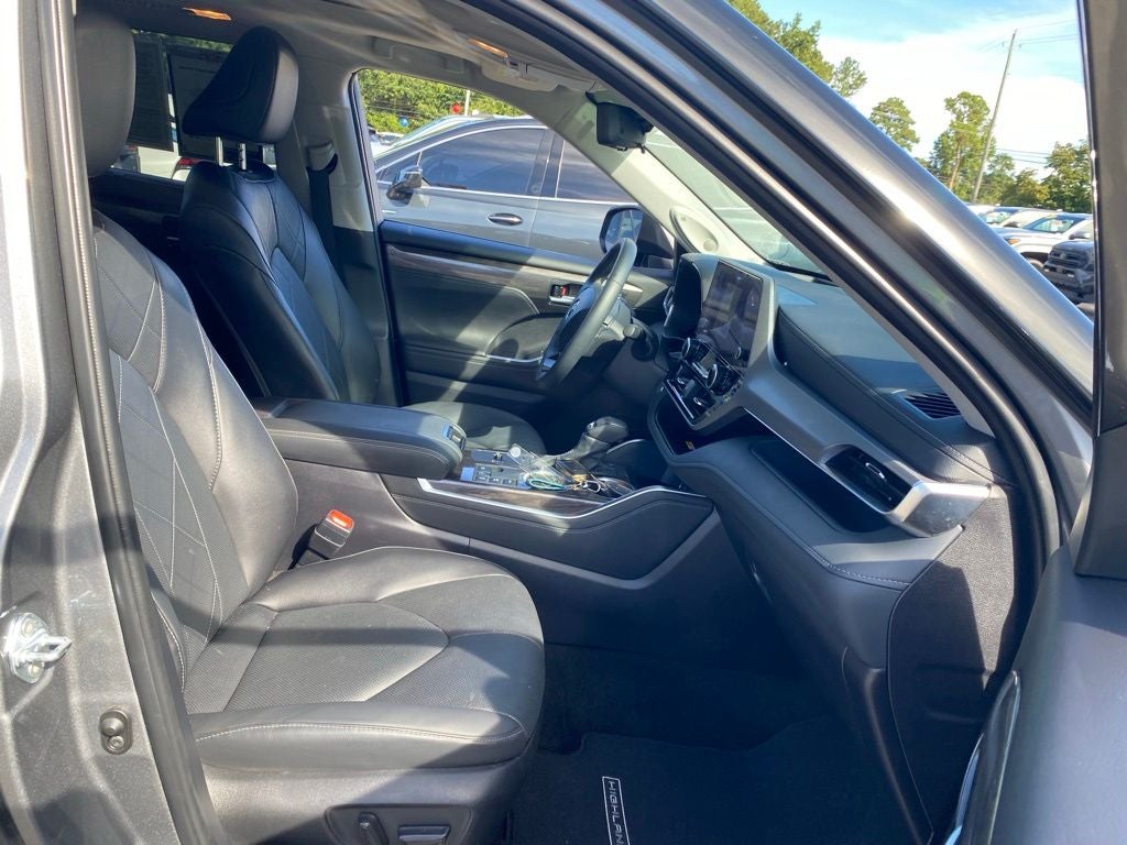 2025 Toyota Highlander Hybrid Platinum