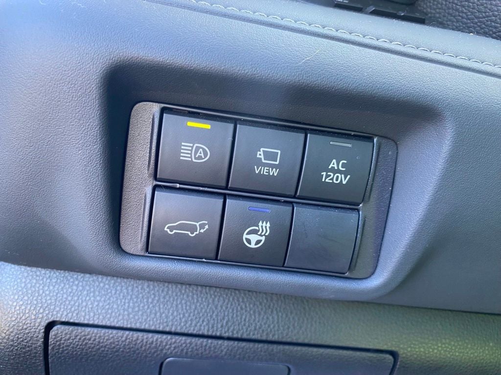 2025 Toyota Highlander Hybrid Platinum