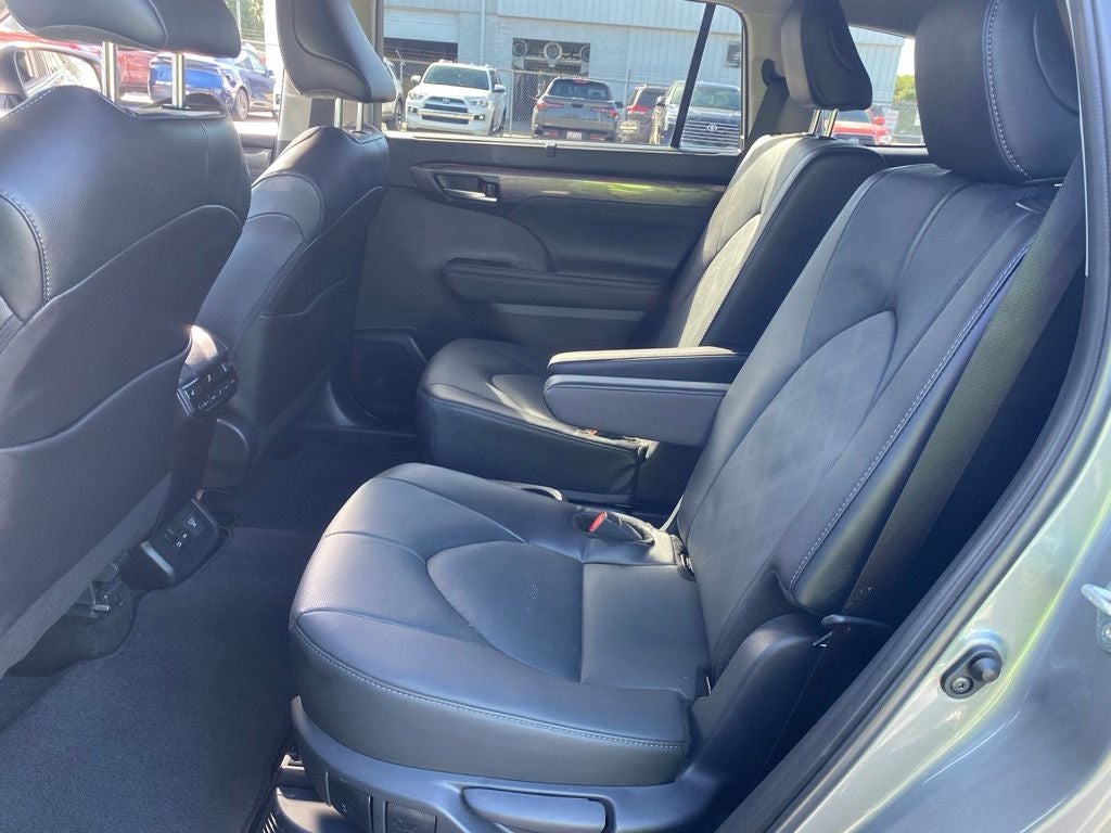 2025 Toyota Highlander Hybrid Platinum