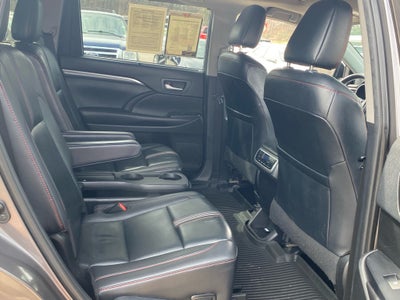 2019 Toyota Highlander SE Nightshade