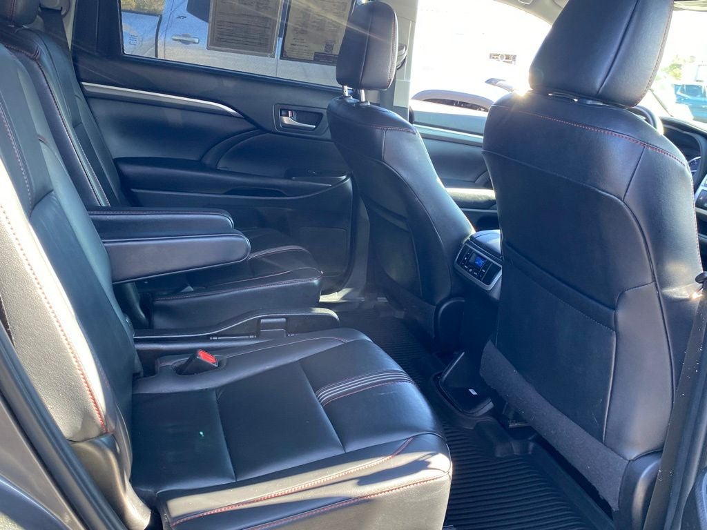 2019 Toyota Highlander SE Nightshade