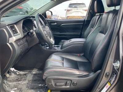2019 Toyota Highlander SE Nightshade