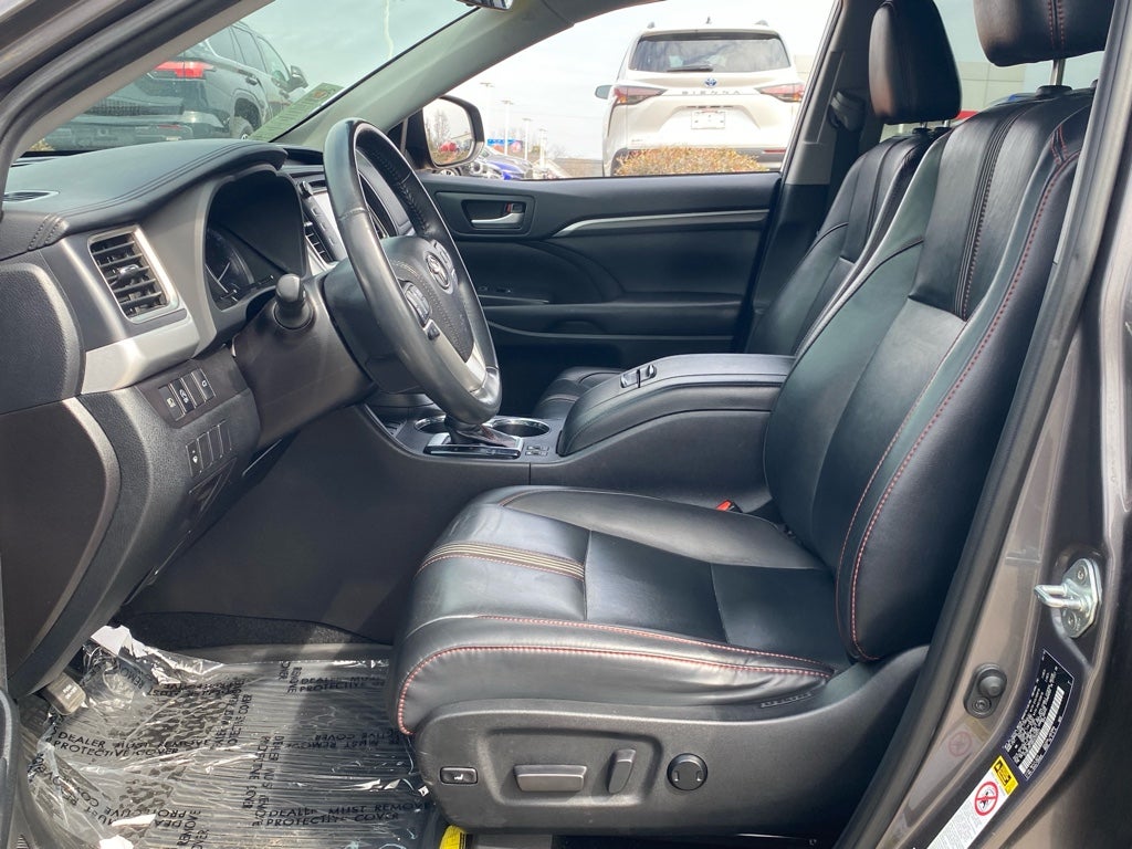 2019 Toyota Highlander SE Nightshade