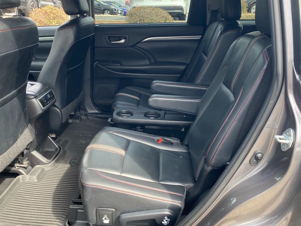 2019 Toyota Highlander SE Nightshade