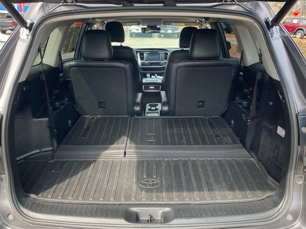 2019 Toyota Highlander SE Nightshade