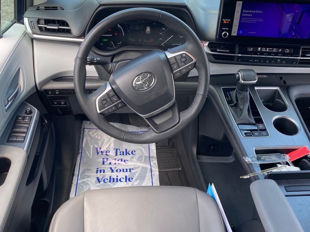 2025 Toyota Sienna XLE 8 Passenger