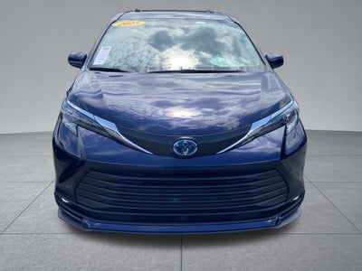 2025 Toyota Sienna XLE 8 Passenger