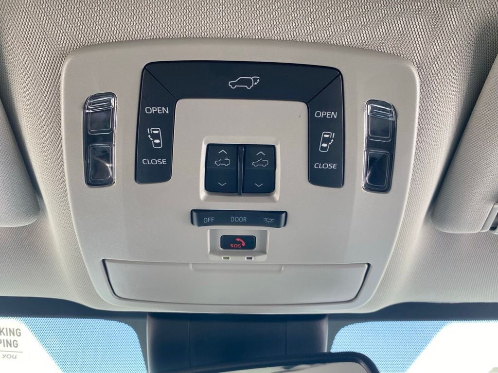 2025 Toyota Sienna XLE 8 Passenger
