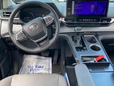 2025 Toyota Sienna XLE 8 Passenger
