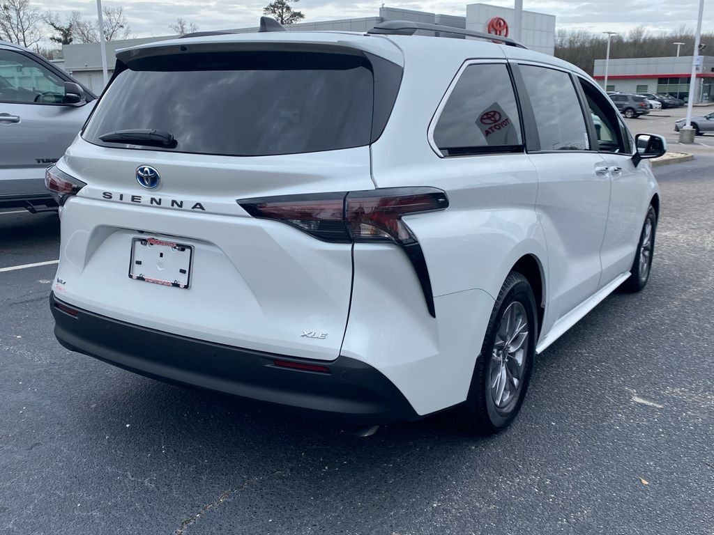 2025 Toyota Sienna XLE 8 Passenger