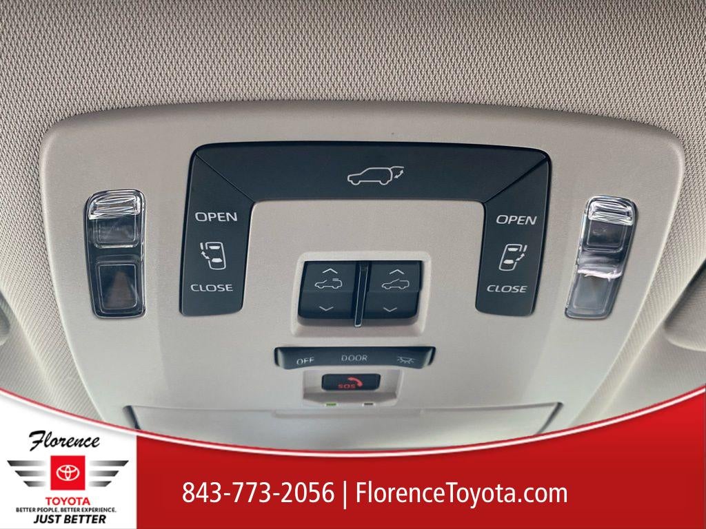 2025 Toyota Sienna XLE 8 Passenger