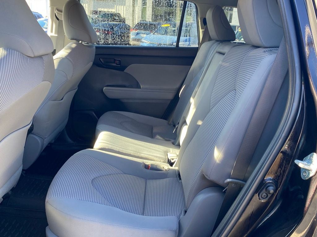 2022 Toyota Highlander LE