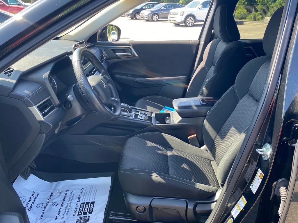 2023 Mitsubishi Outlander ES