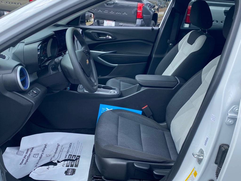 2025 Chevrolet Trax LS