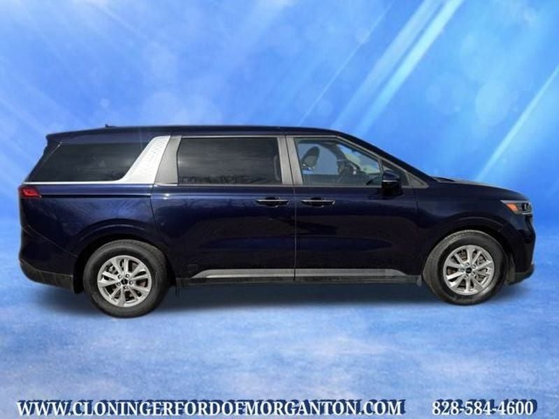 2023 Kia Carnival LX