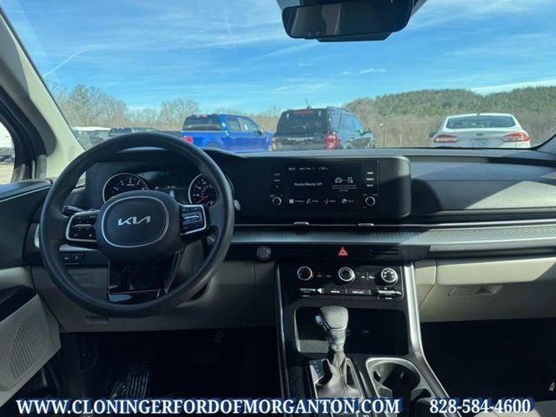 2023 Kia Carnival LX