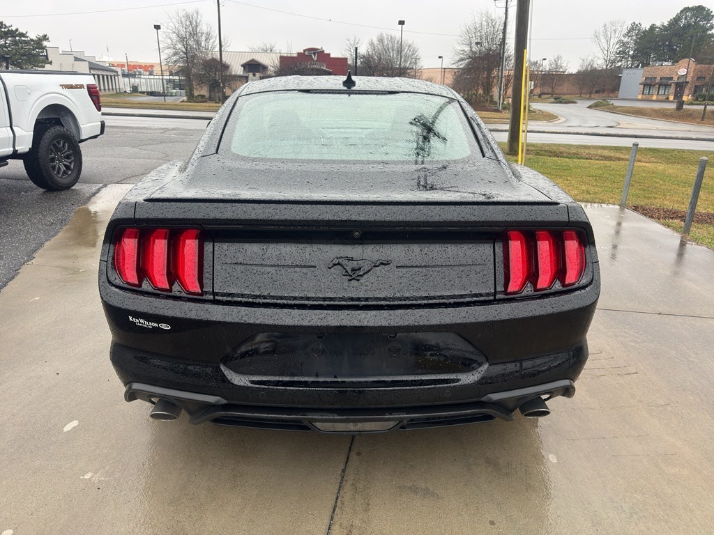 2022 Ford Mustang EcoBoost