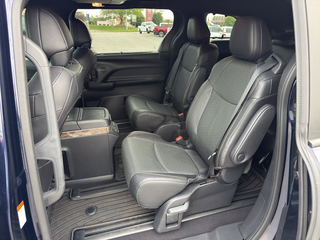 2025 Toyota Sienna Platinum