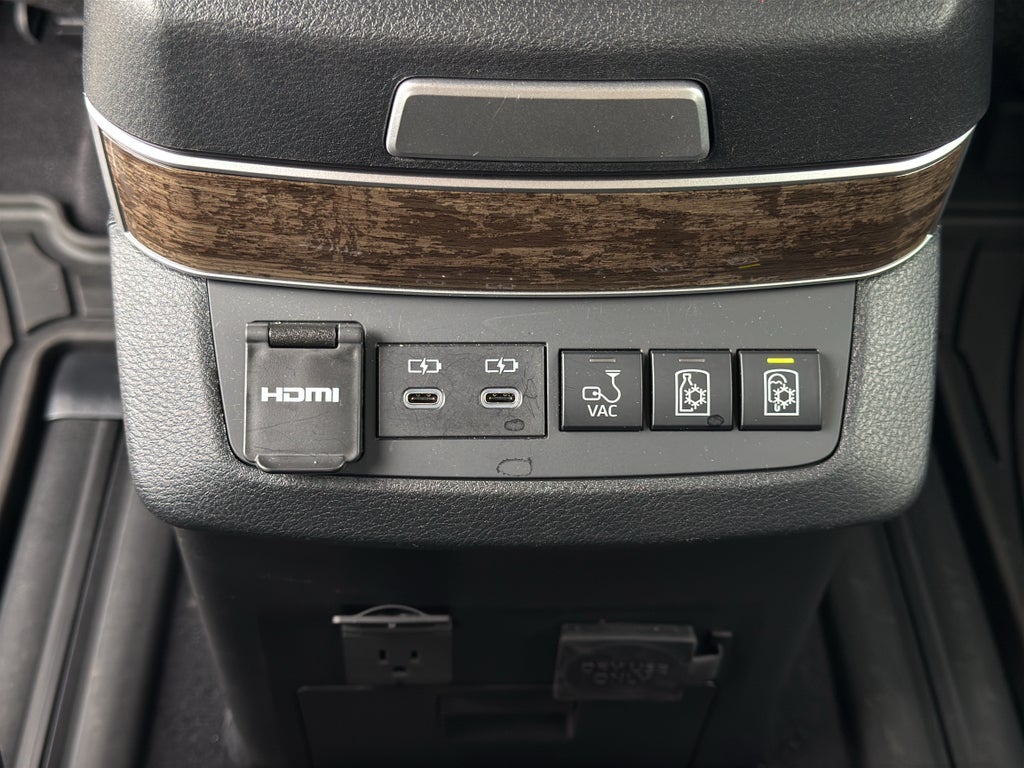 2025 Toyota Sienna Platinum