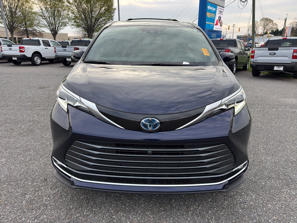 2025 Toyota Sienna Platinum