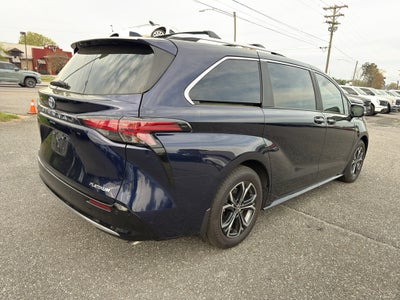 2025 Toyota Sienna Platinum