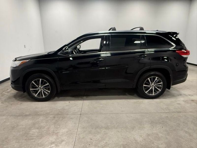 2017 Toyota Highlander SE
