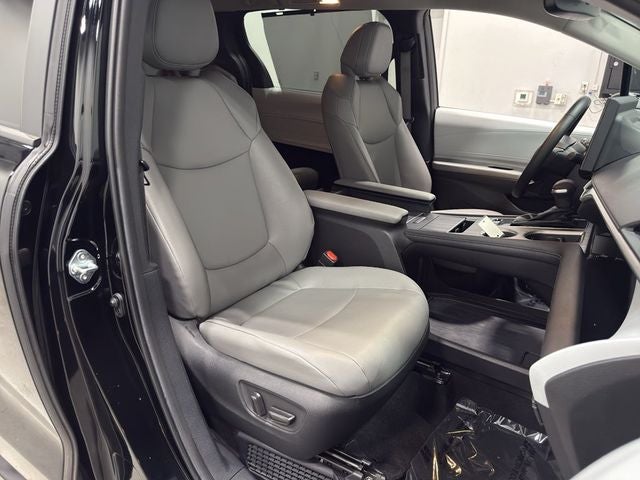 2025 Toyota Sienna XLE 8 Passenger