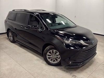 2025 Toyota Sienna XLE 8 Passenger