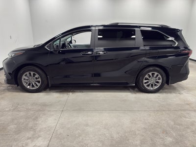 2025 Toyota Sienna XLE