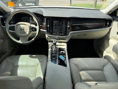 2017 Volvo S90 T6 Momentum