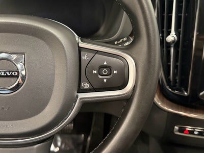 2022 Volvo XC60 Momentum
