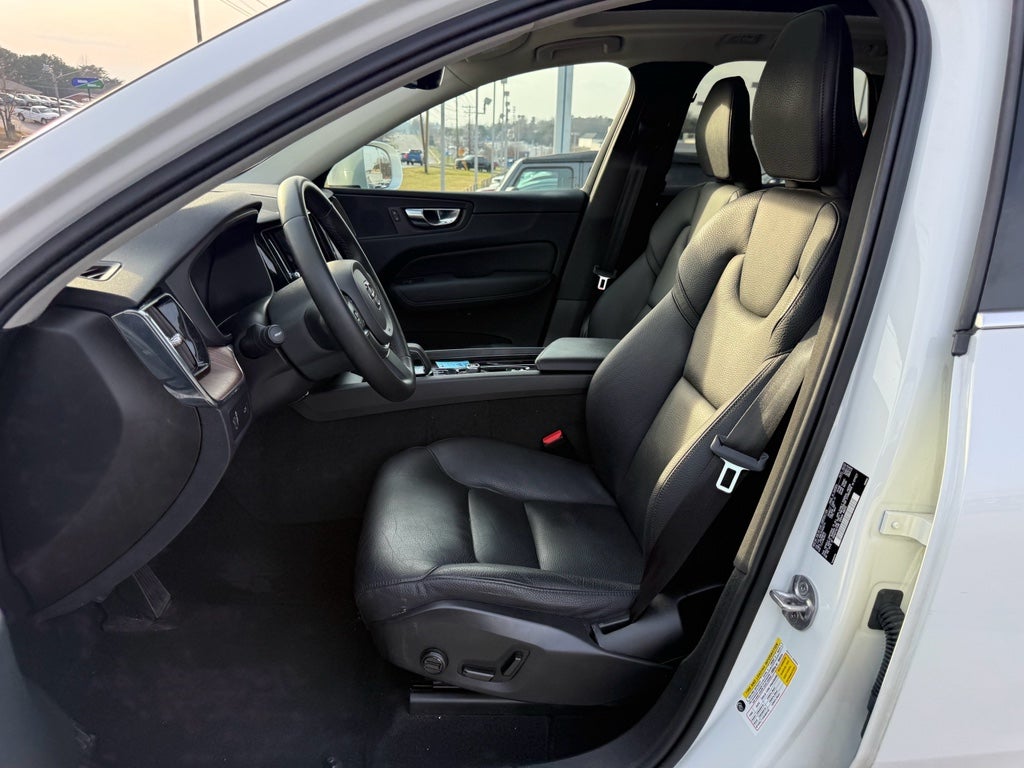 2022 Volvo XC60 Momentum