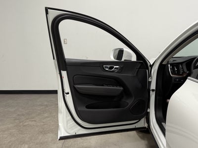 2022 Volvo XC60 Momentum