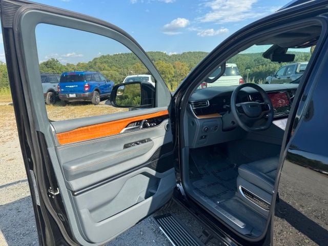 2022 Jeep Grand Wagoneer Series III