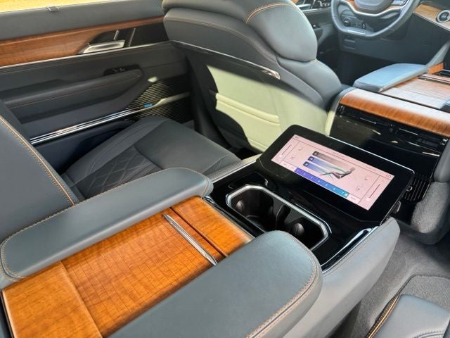 2022 Jeep Grand Wagoneer Series III