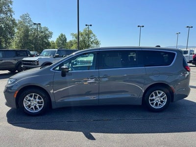2025 Chrysler Pacifica Select