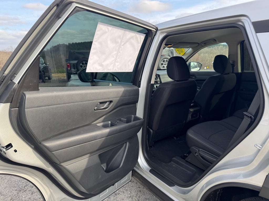 2024 Nissan Pathfinder S