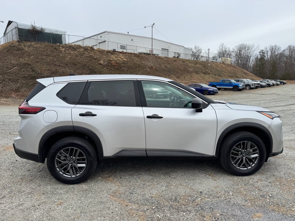 2024 Nissan Pathfinder S