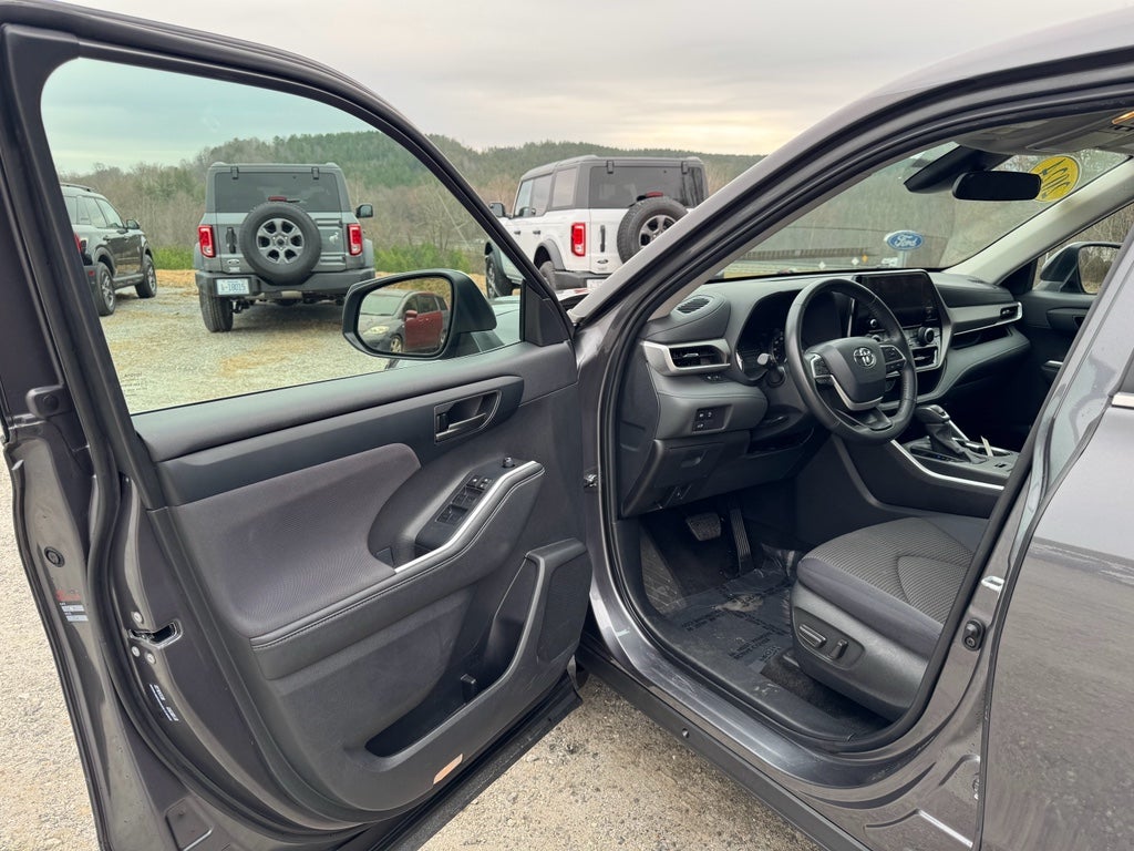 2024 Toyota Highlander LE