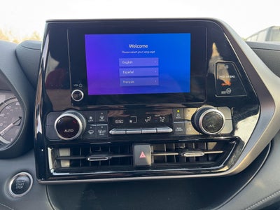 2024 Toyota Highlander LE