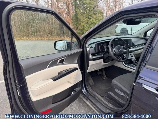 2023 Kia Carnival LX