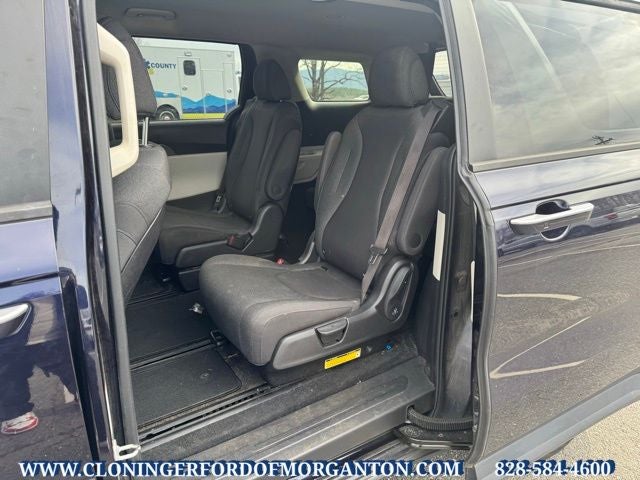 2023 Kia Carnival LX