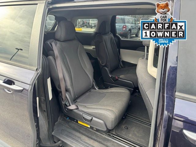 2023 Kia Carnival LX